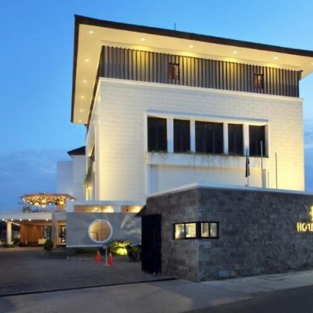 Helios Hotel & Convention Watampone 외부 사진